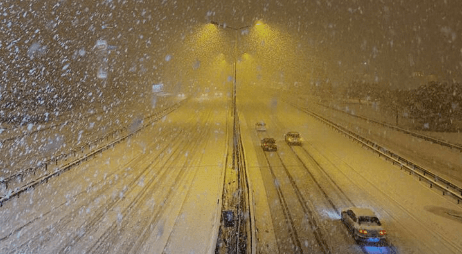 İstanbul da Kar yağışı başladı ve şiddetini artırıyor